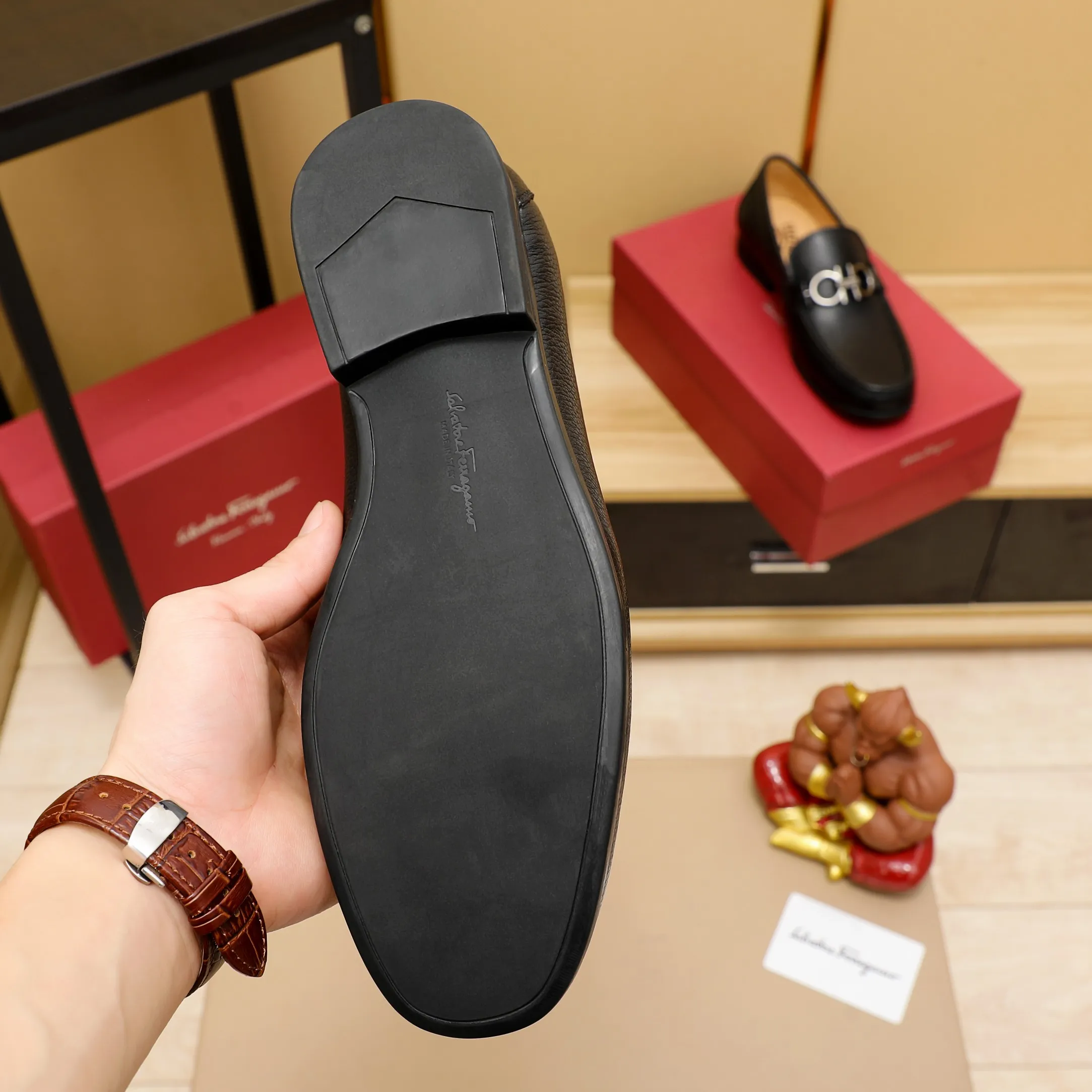 Men's clothing and shoes 💰460 🔥Ferragamo's new men's casual slip-on shoes🇨🇳Official website original 1:1 mold opening, original quality💯Fine workmanship, high-end luxury☘The upper is made of imported Italian first-layer cowhide🌴Luxury🐂leather lining🍓Rubber wear-resistant and non-slip outsole, breathable and comfortable to wear🍍The first choice for high-end men, black, size 38-45